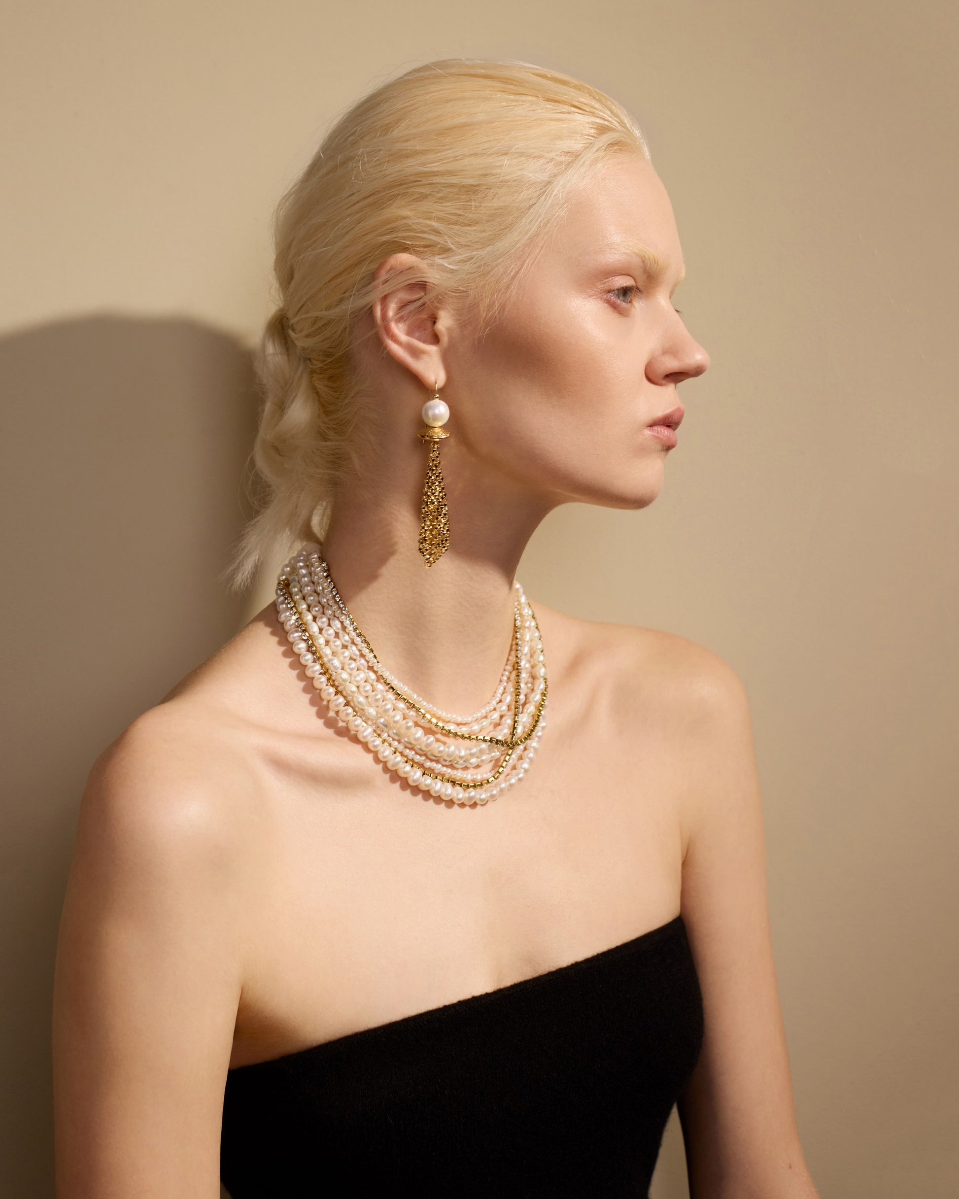 Collana in Ottone Placcato Oro con Perle Naturali, Zirconi e Agata Bianca