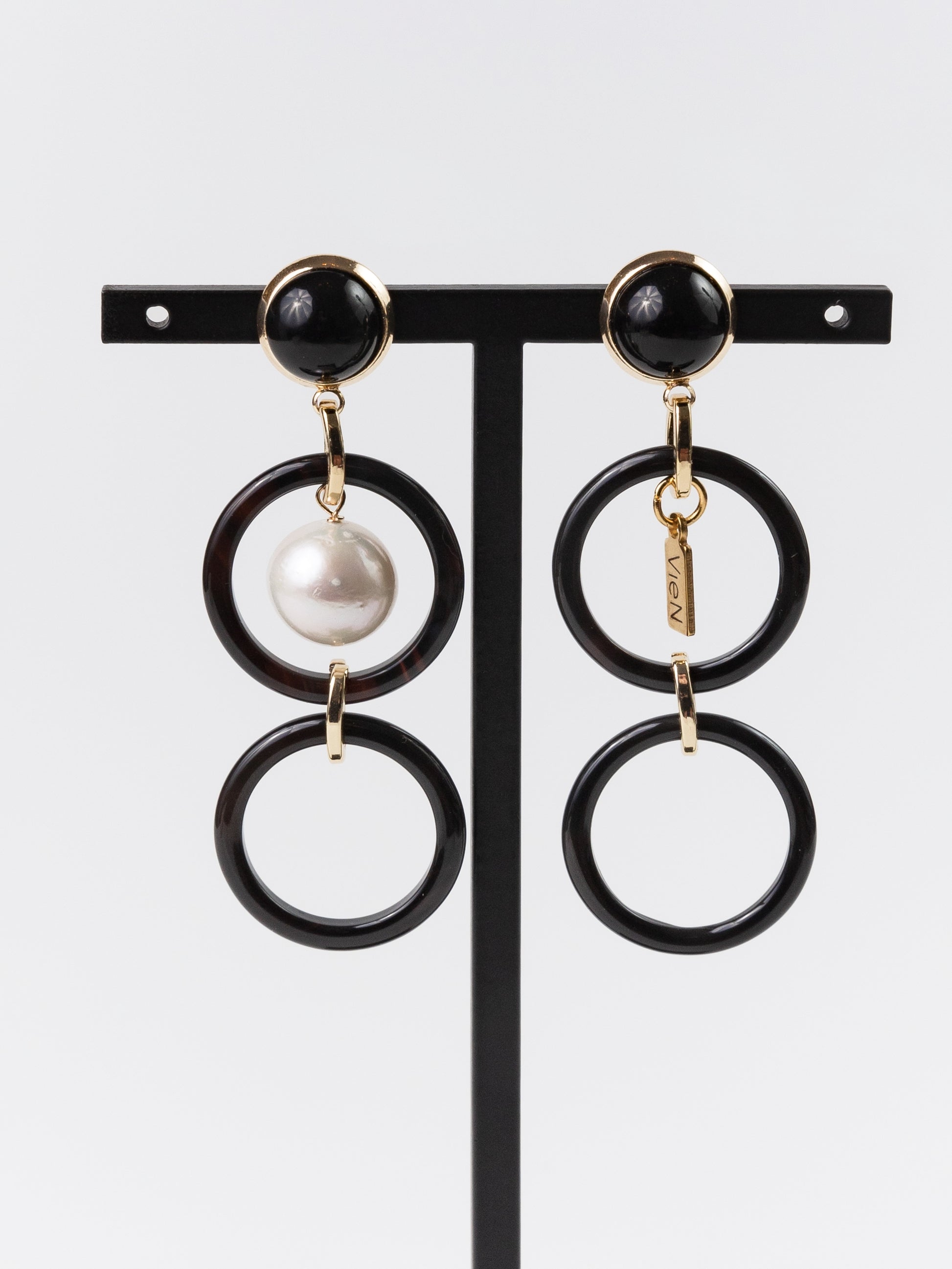 Black Agate And Natural Pearls Earrings