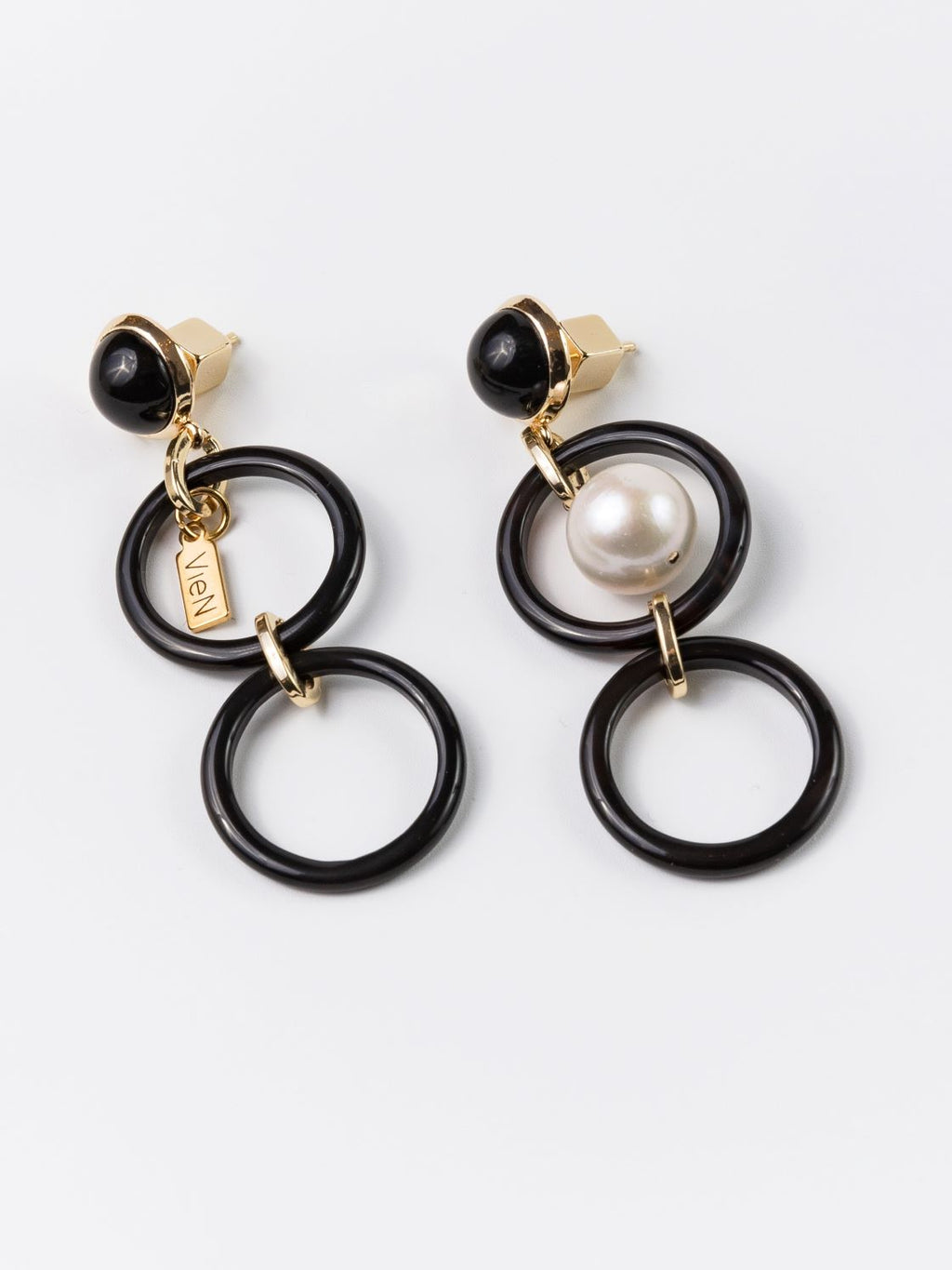 Black Agate And Natural Pearls Earrings