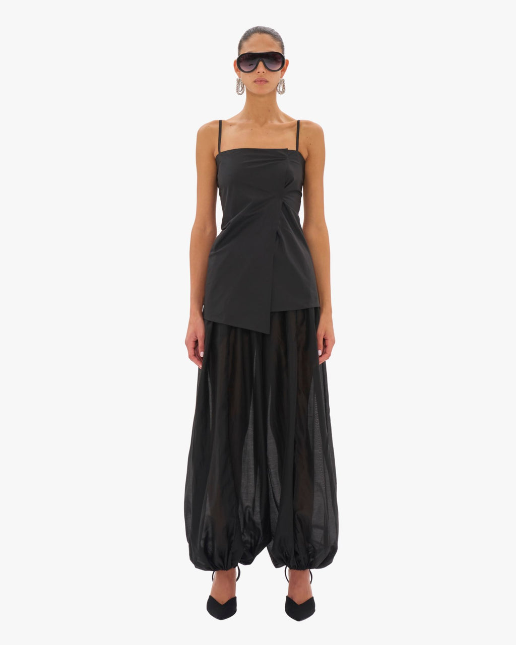 Top nero con spalline