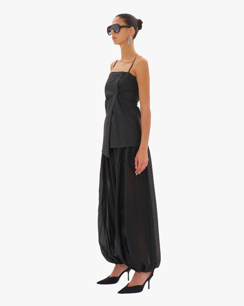 Top nero con spalline