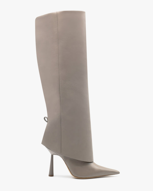High heeled leather boots in calf leather