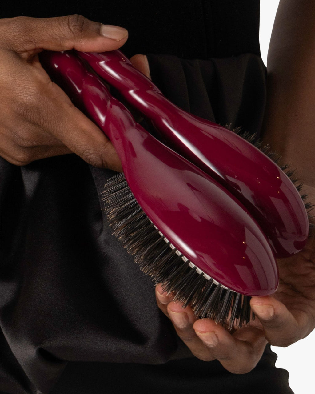 N.01 The Universal Shine & Care Hairbrush Cherry Red