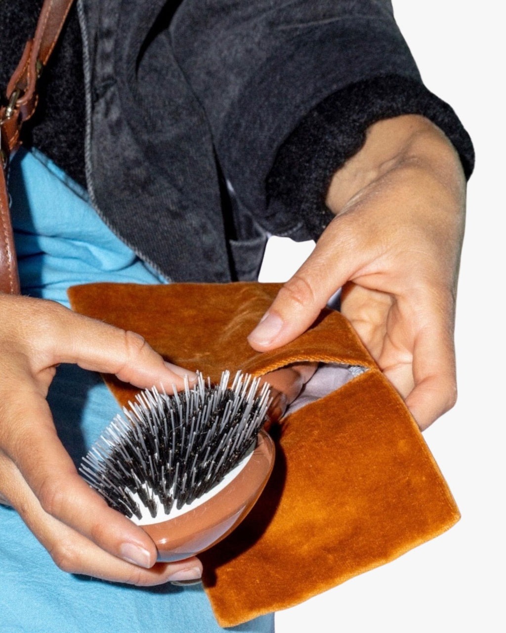 N.02 The Essential Care & Detangling Hairbrush Terracotta Brown