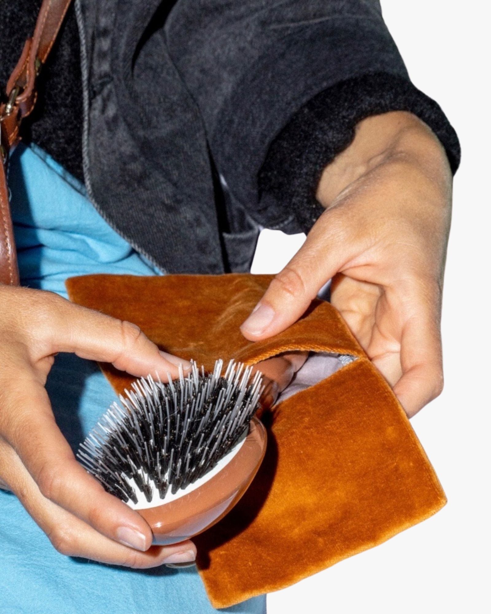 N.02 The Essential Care & Detangling Hairbrush Terracotta Brown