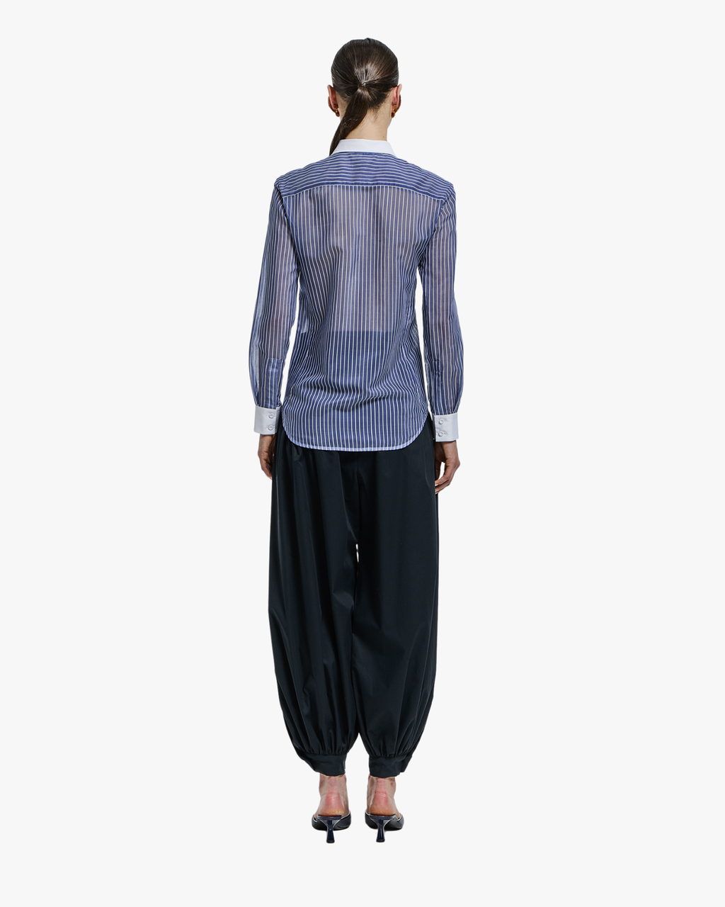 Camicia a righe regular fit con ricami su colletto e polsini
